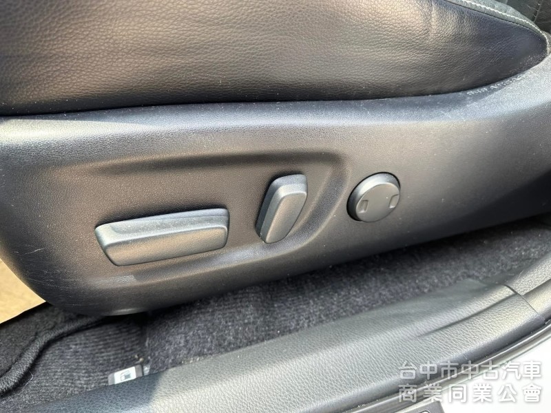 2017 TOYOTA RAV4 尊爵版  2.0L  原鈑件 ACC