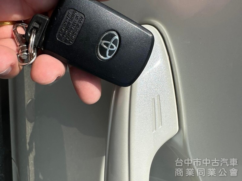 2017 TOYOTA RAV4 尊爵版  2.0L  原鈑件 ACC
