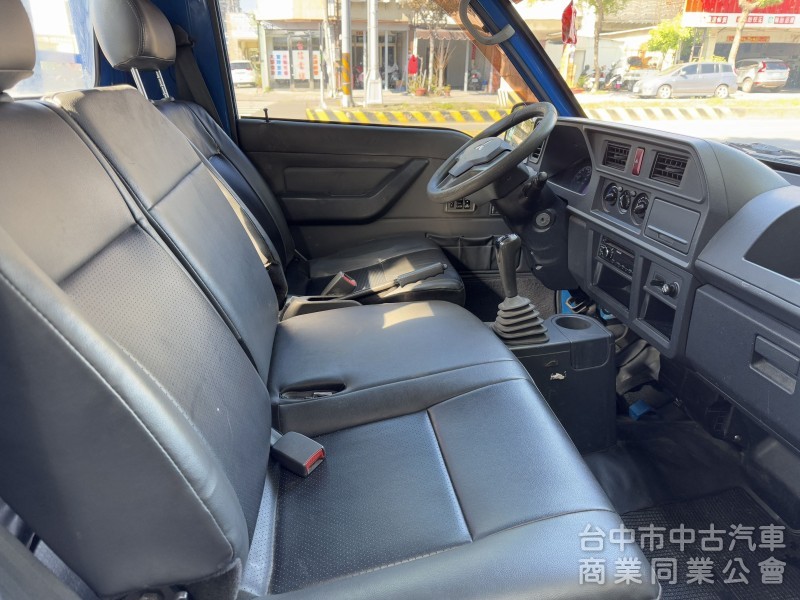 油壓尾門 車美車況佳 無待修 買回即可上路~