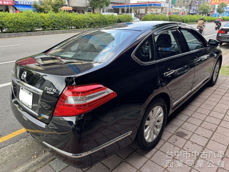 空間舒適 車美車況佳 買回即可上路~