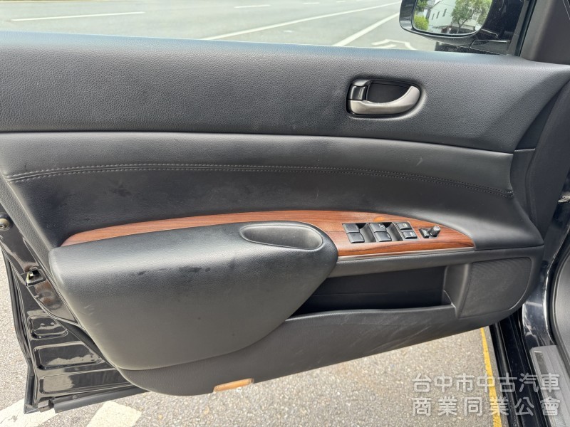 空間舒適 車美車況佳 買回即可上路~