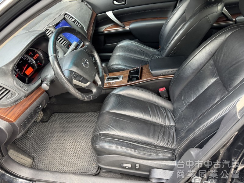 空間舒適 車美車況佳 買回即可上路~