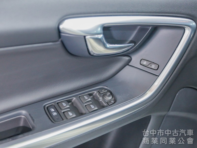 Volvo S60 2015款 手自排 2.0L