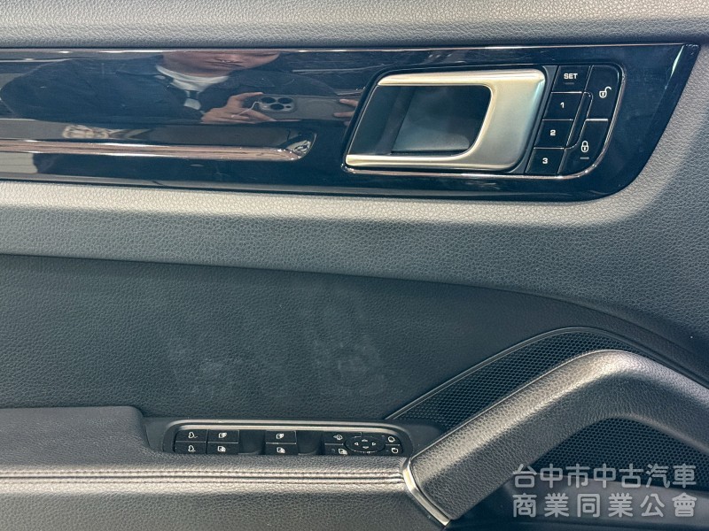 Porsche Cayenne 2018款 3.0T 灰色