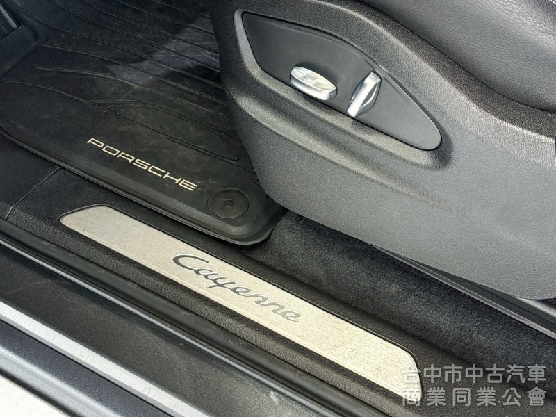 Porsche Cayenne 2018款 3.0T 灰色
