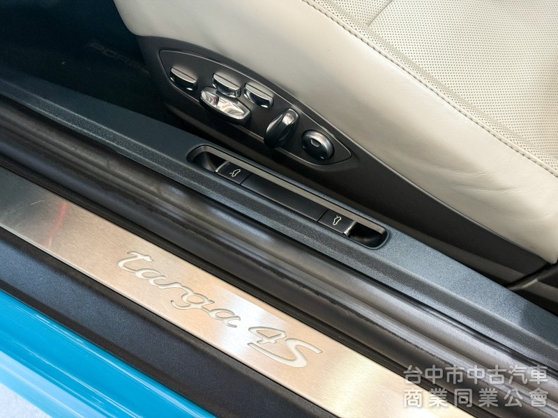 Porsche 911 Targa 2016款 4S 淺藍