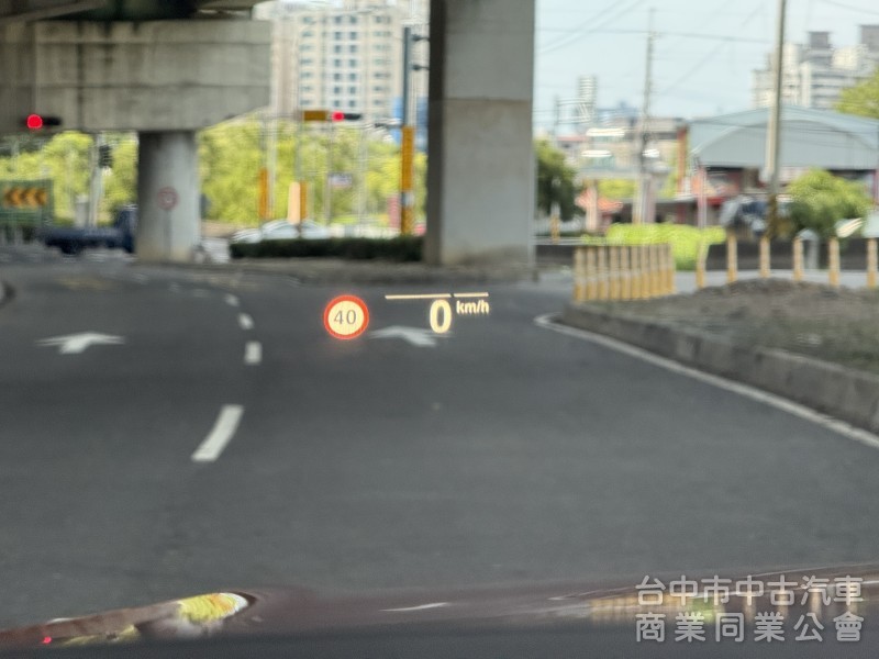 BMW 3-Series Sedan 2022款 318i Luxury 白金極智版 紅色