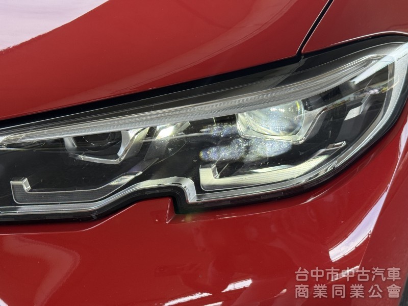 BMW 3-Series Sedan 2022款 318i Luxury 白金極智版 紅色
