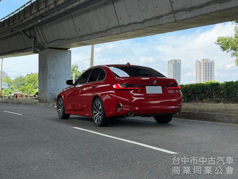 BMW 3-Series Sedan 2022款 318i Luxury 白金極智版 紅色