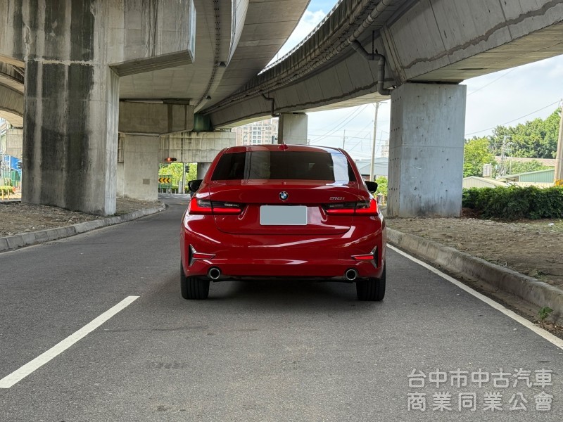 BMW 3-Series Sedan 2022款 318i Luxury 白金極智版 紅色