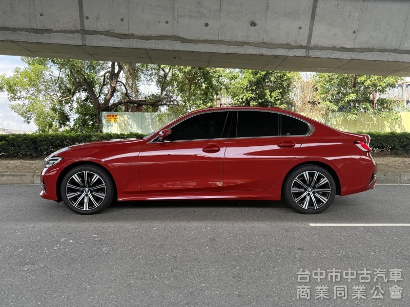 BMW 3-Series Sedan 2022款 318i Luxury 白金極智版 紅色