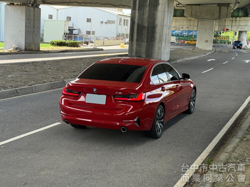 BMW 3-Series Sedan 2022款 318i Luxury 白金極智版 紅色