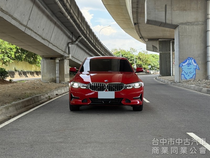 BMW 3-Series Sedan 2022款 318i Luxury 白金極智版 紅色