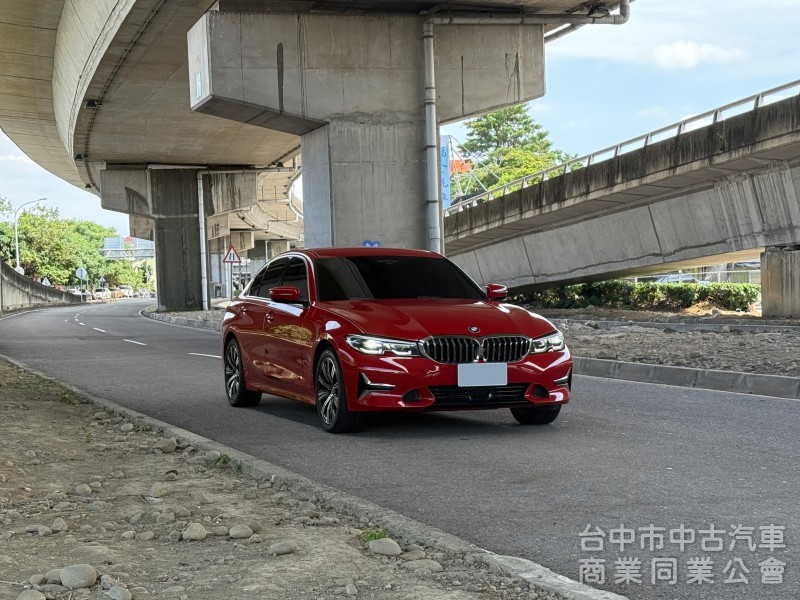 BMW 3-Series Sedan 2022款 318i Luxury 白金極智版 紅色