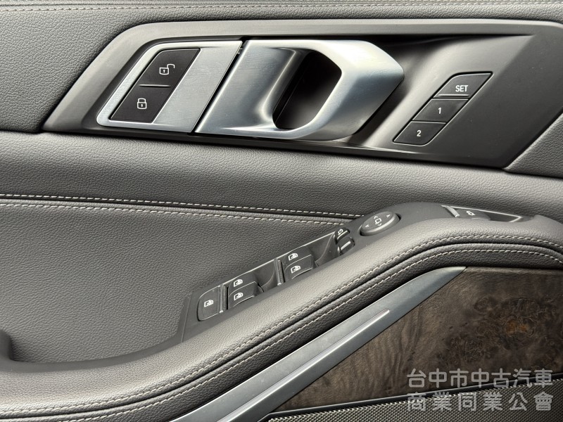 BMW X5 2020款 xDrive40i 旗艦版