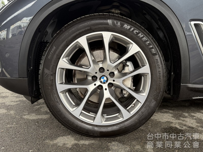 BMW X5 2020款 xDrive40i 旗艦版