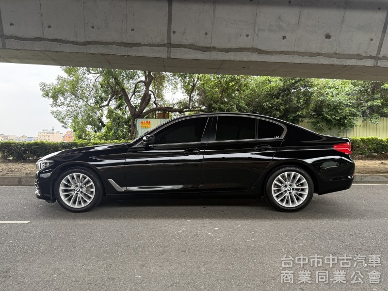 2017 BMW 5-Series Sedan 530i Luxury