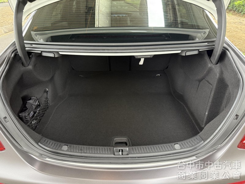 2019 M-Benz E-Class Sedan E300運動版