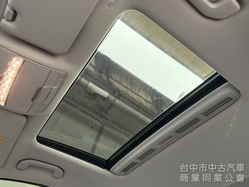 2019 M-Benz E-Class Sedan E300運動版