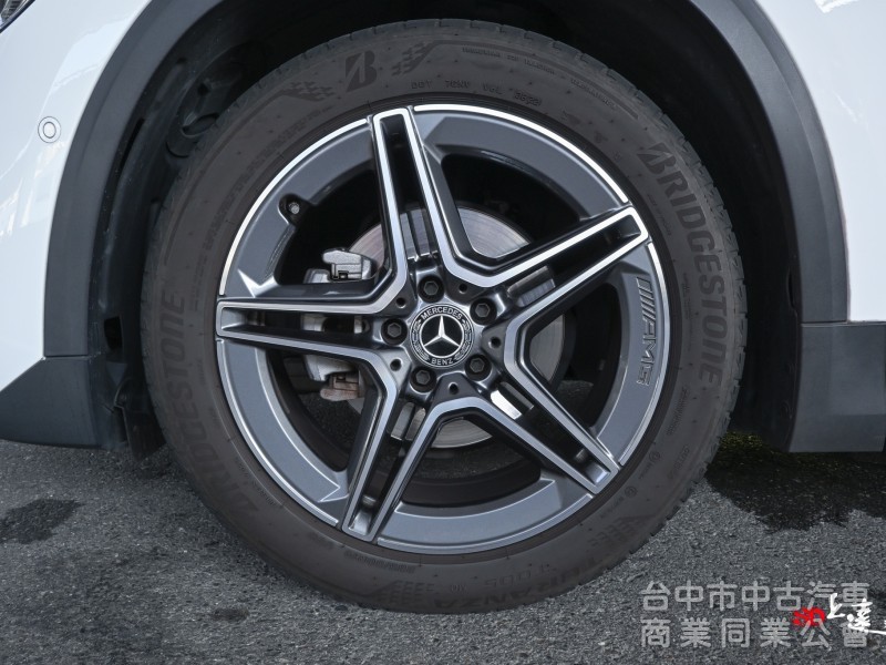 2023 M-Benz GLA 180豪華版