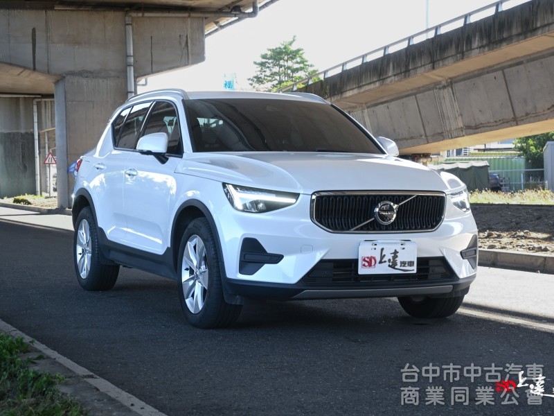 2023 Volvo XC40 Plus T2
