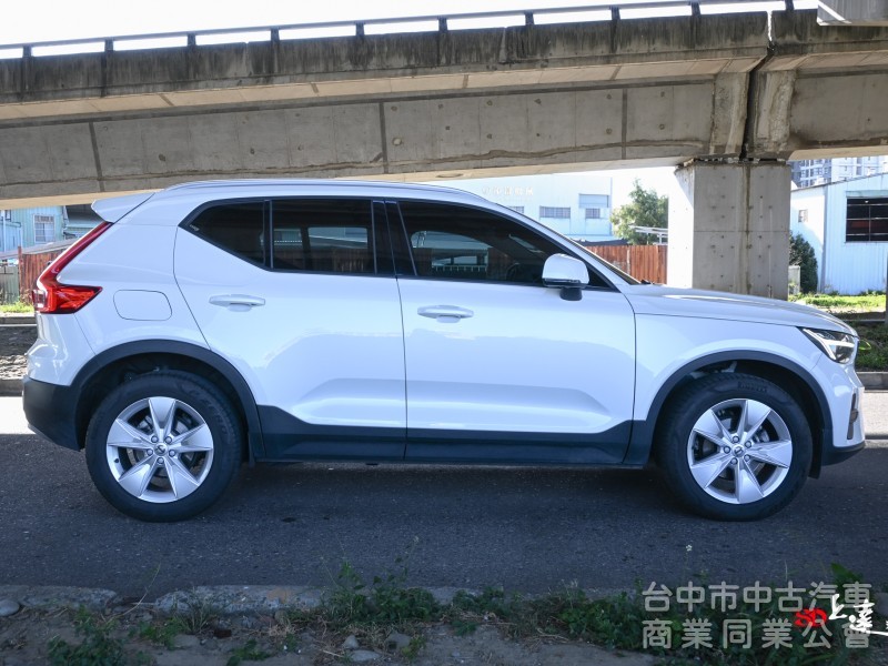 2023 Volvo XC40 Plus T2