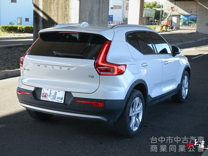 2023 Volvo XC40 Plus T2