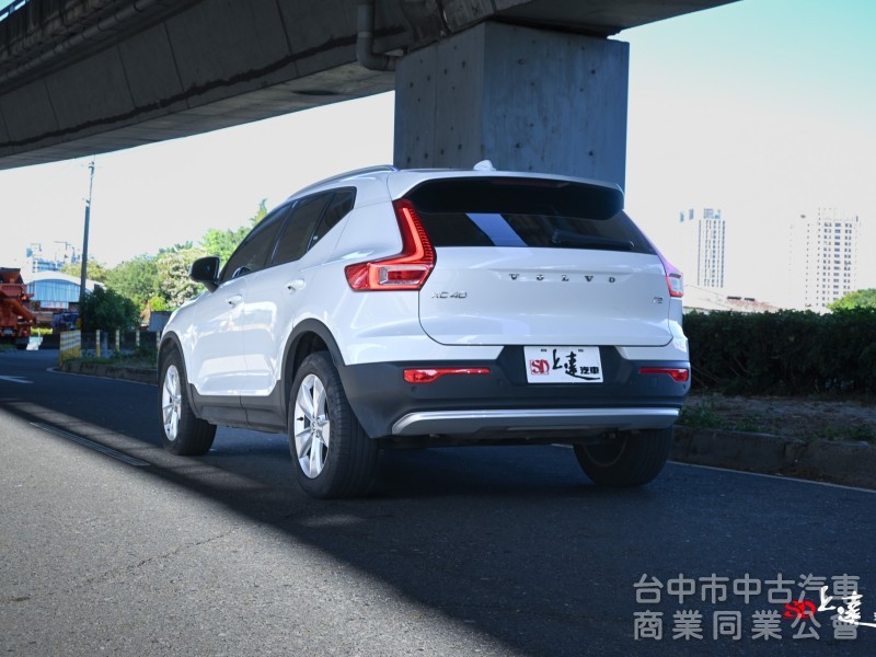 2023 Volvo XC40 Plus T2