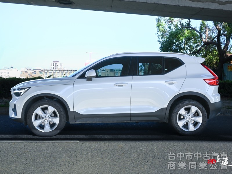 2023 Volvo XC40 Plus T2