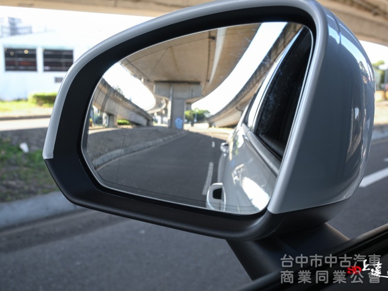 2023 Volvo XC40 Plus T2