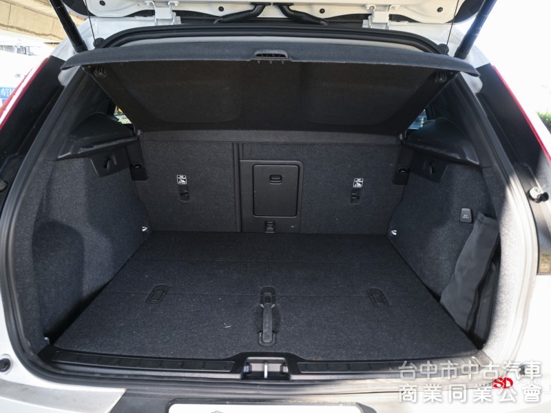 2023 Volvo XC40 Plus T2