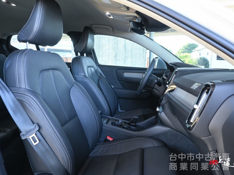 2023 Volvo XC40 Plus T2