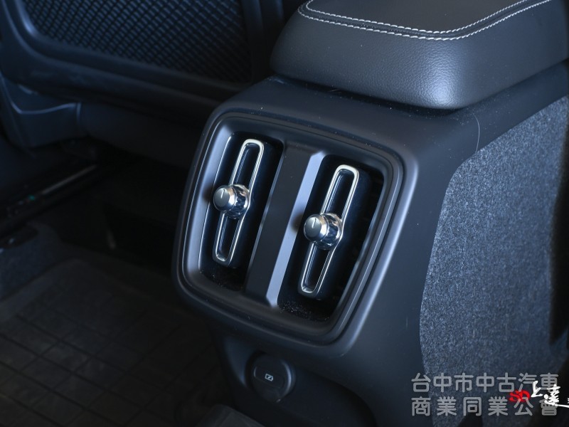 2023 Volvo XC40 Plus T2