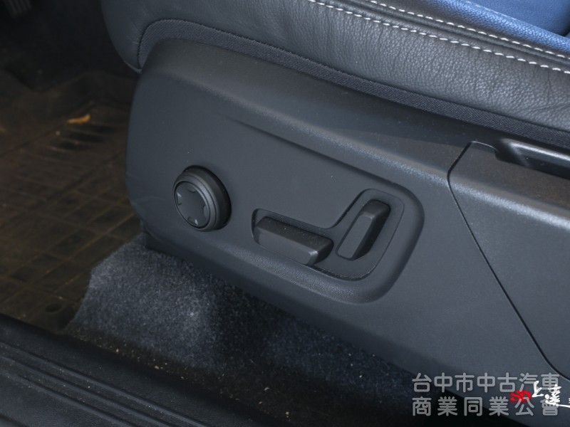 2023 Volvo XC40 Plus T2