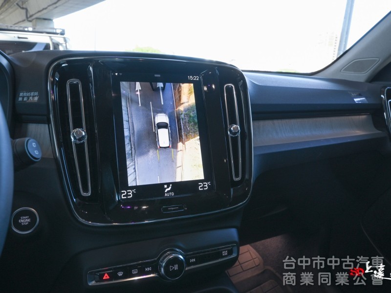 2023 Volvo XC40 Plus T2