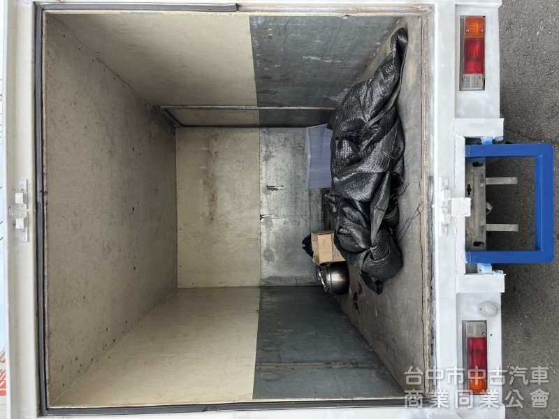 2003年 堅達三噸半 六輪  含車廂！
