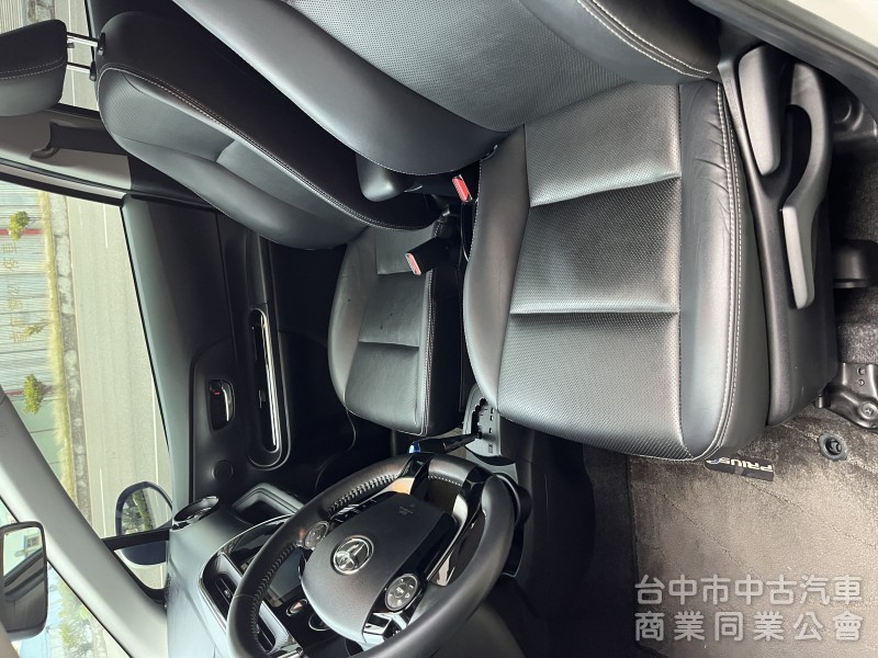 2017年 Prius C 白色 一手女用車 實跑3萬多公里！