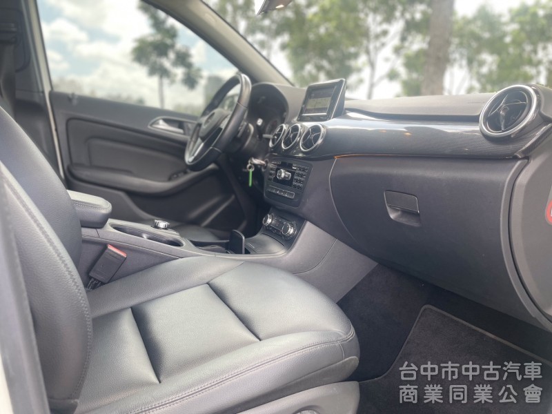 2013年 M-Benz B180 1.6T汽油渦輪 全新改款