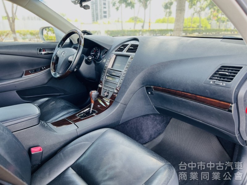 2011年出廠 LEXUS ES240 2.4 Navi版