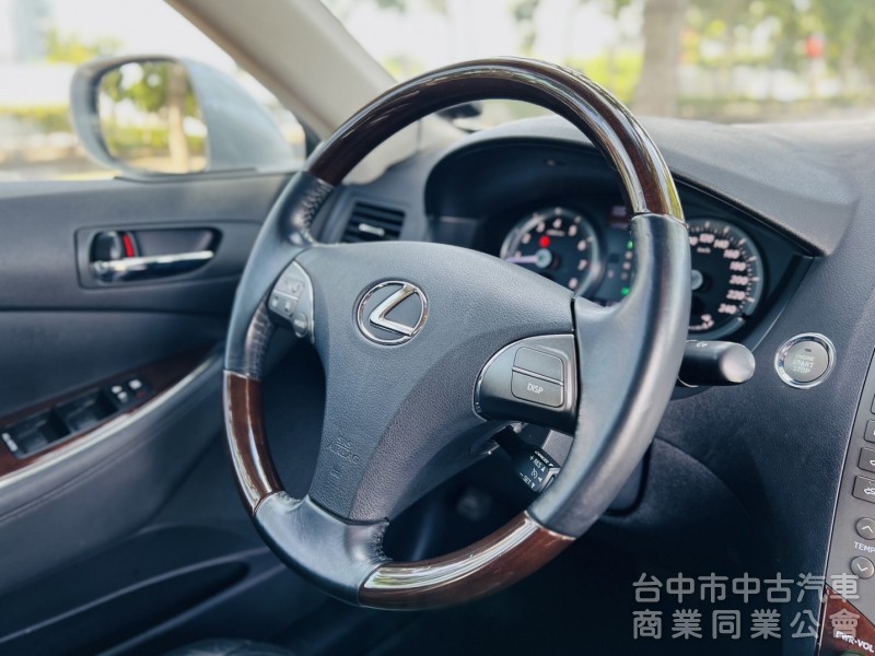 2011年出廠 LEXUS ES240 2.4 Navi版