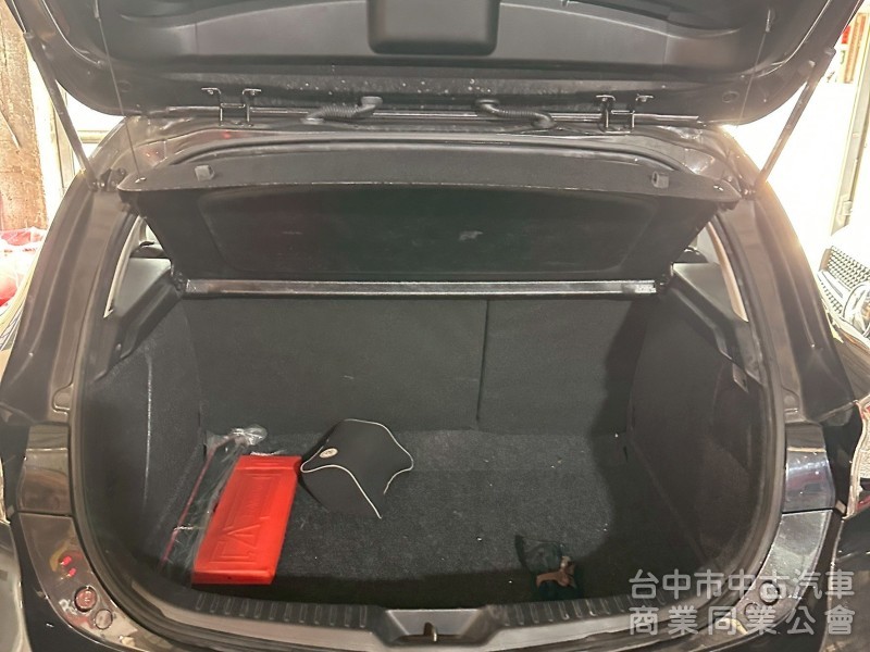 2013 MAZDA3 2.0 原版件 免鑰匙 天窗頂級款 雙區恆溫 安卓機
