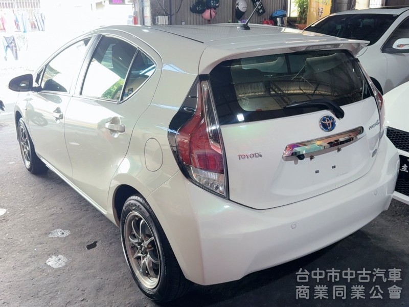 TOYOTA  PRIUS C 2016