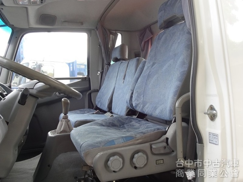 售 FUSO (中華) 11 公噸 框式附加吊桿大貨車