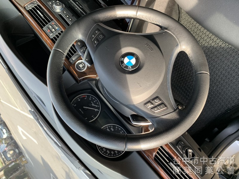 2011年BMW 320 原鈑件 車身內裝認證都A級 內外媲美新車 剛花8萬多換耗材 電瓶輪胎皆為新的 保證實車實價實圖
