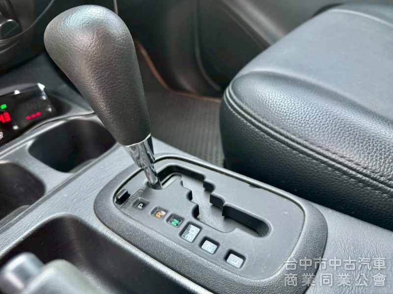 2013 TOYOTA INNOVA 2.0自排 一手車 全車原鈑件 客貨