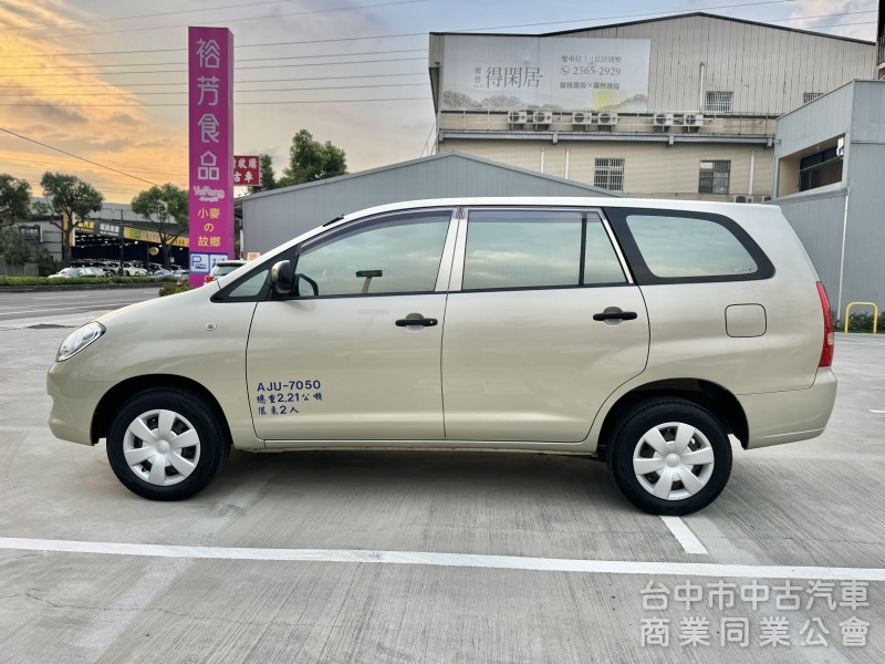 2013 TOYOTA INNOVA 2.0自排 一手車 全車原鈑件 客貨