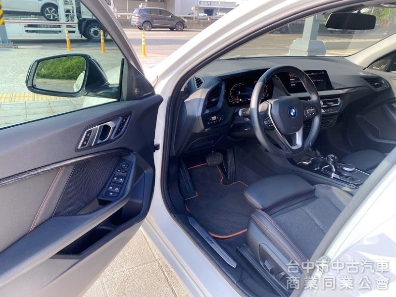 2020 BMW 118i 1.5 大改款全數位儀表 無線CarPlay 環艙氣氛燈組 全速域自動跟車 選配HK音響