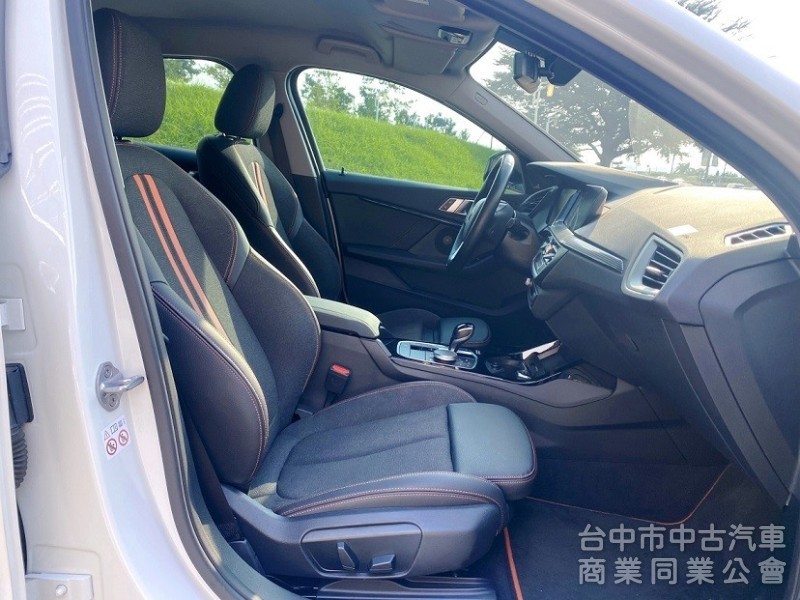 2020 BMW 118i 1.5 大改款全數位儀表 無線CarPlay 環艙氣氛燈組 全速域自動跟車 選配HK音響