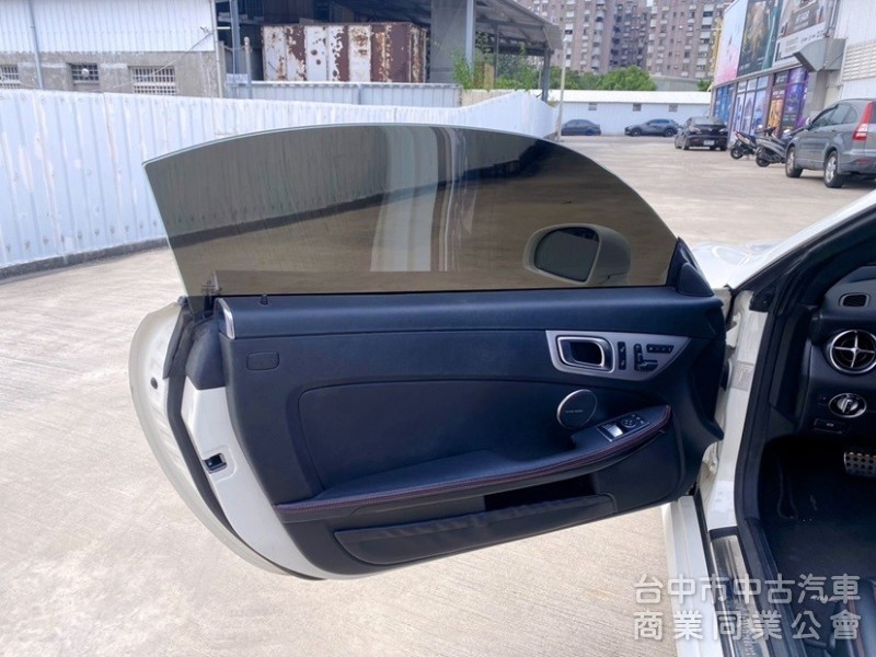硬頂轎跑敞篷 總代理AMG豪華版 玻璃頂套件 防風導流板 AMG平底方向盤 HK音響