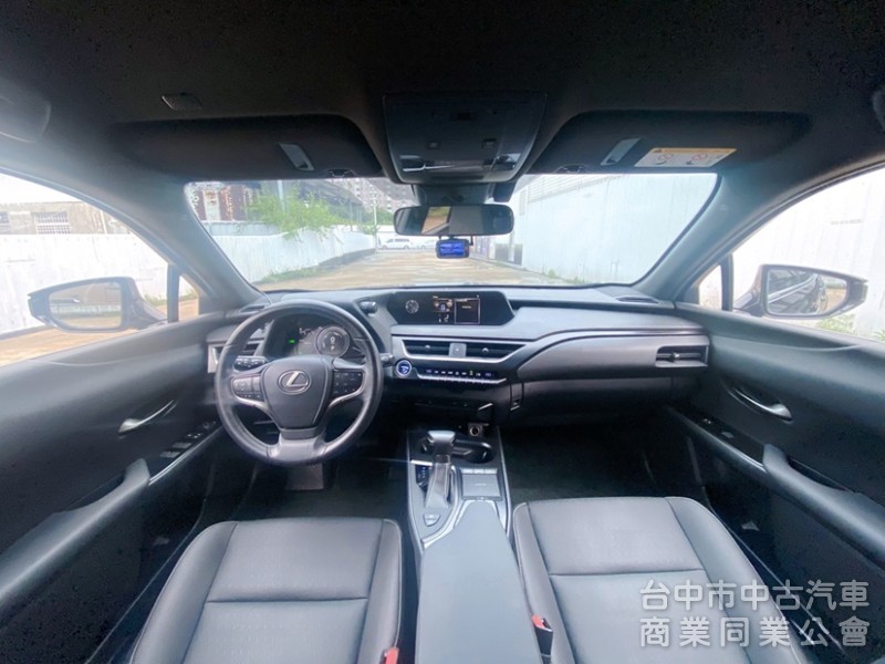 2020式 UX250h 豪華版 全速域自動跟車 車道維持置中 CarPlay 電熱椅 足踢電尾門